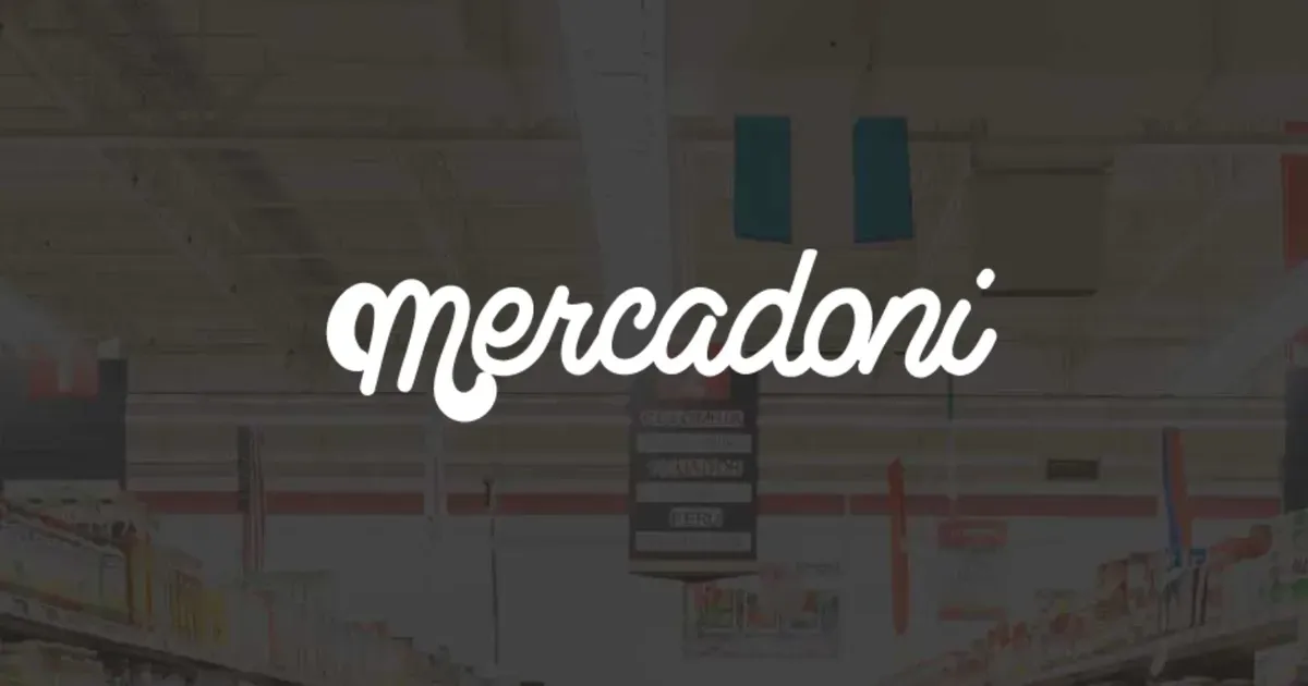 Mercadoni homepage from 2017 (Web Archive): the Mercadoni wordmark over a supermarket aisle.